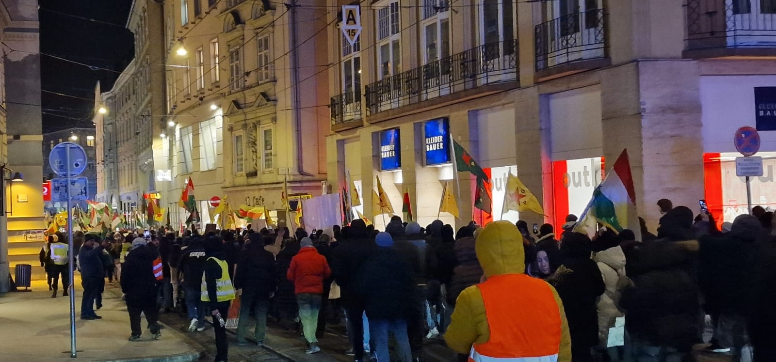 آلاف يتظاهرون في غراتس النمساوية تضامنًا مع كورد سوريا