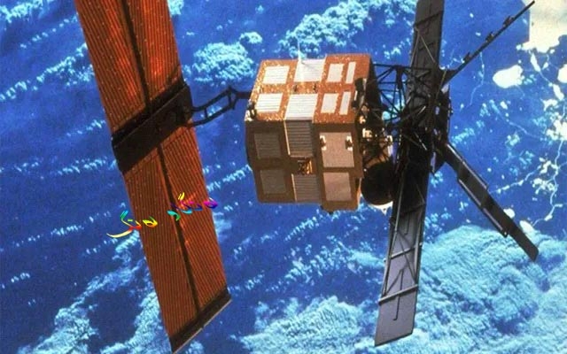 مانگی دەستكردی دار لە بۆشایی ئاسماندا