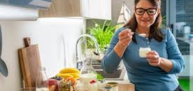 4 فوائد صحية لتناول الزبادي يومياً