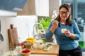 4 فوائد صحية لتناول الزبادي يومياً