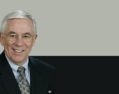 پاوڵ بێك  پڕۆفیسۆری زانستە سیاسییەكان لە زانكۆی ویلایەتی ئۆهایۆ بۆ گوڵان:   لە ڕۆژگاری لێكترازان و پەرتبوونی سیاسی و دووبارە داڕشتنەوەی ڕیزبەندییەكاندا دەژین