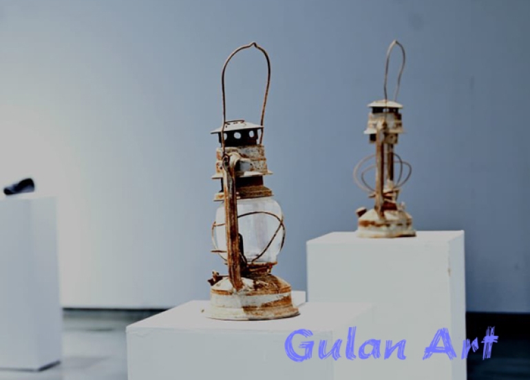 سارا كەرەم پێشانگەیەكی تایبەتی ئینستلەیشنی بەناونیشانی(درۆ) كردەوە