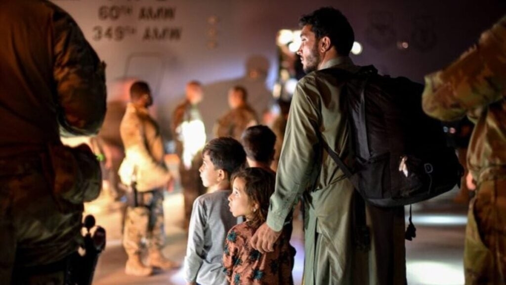 ئیسپانیا مافی پەنابەری دەداتە 50 هەزار کۆچبەری نایاسایی