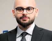 بين رصاص المقاتل الكوردي وضجيج المهرجين.. من يكتب التاريخ ومن يبيع الكلام؟