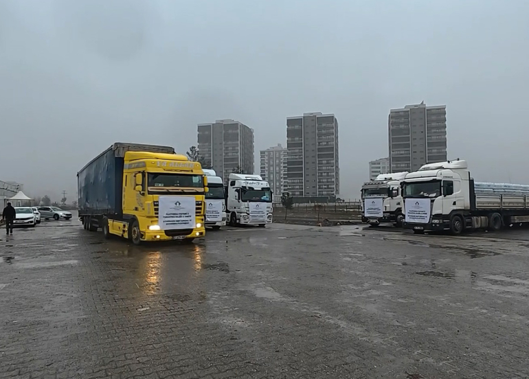 Ji Diyarbekirê 25 barhilgir alîkarî bo kobanê hatin şandin