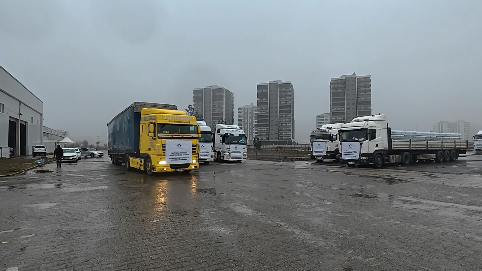 Ji Diyarbekirê 25 barhilgir alîkarî bo kobanê hatin şandin