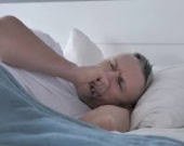 لماذا يزداد السعال الجاف سوءاً في الليل؟ 7 أسباب شائعة