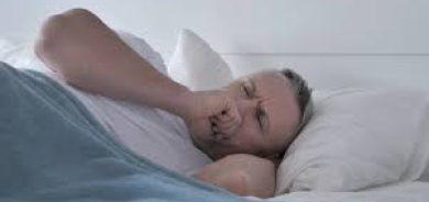 لماذا يزداد السعال الجاف سوءاً في الليل؟ 7 أسباب شائعة