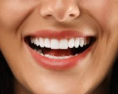 طرق طبيعية لتبييض الأسنان… ما الذي ينفع فعلاً؟