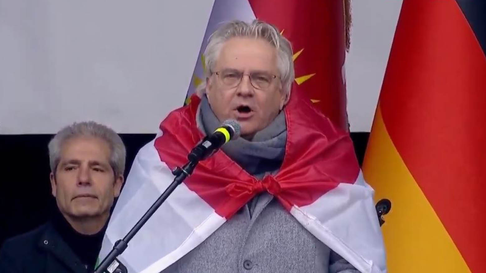 محافظ كولن من بون الألمانية: ندعو إلى الحماية الدولية والسلام والاستقلال لغرب كوردستان