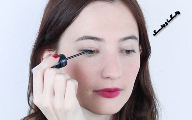 ئایلاینەری ڕەش و نهێنییەكەی لە بەرزكردنەوەی جوانیی چاودا