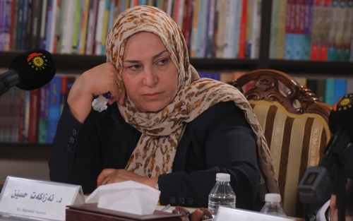 پ.د.نەزاكەت حسێن ئەندامی بازنەی گفتوگۆ:  دیموكراسیەت هیچ كات بەرهەم نایەت ئەگەر مرۆڤەكان كۆمینیكەیشنێكی دروست لە نێوانیاندا نەبێت و بە ئازادی ئاڵوگۆڕی بیروڕا نەكەن