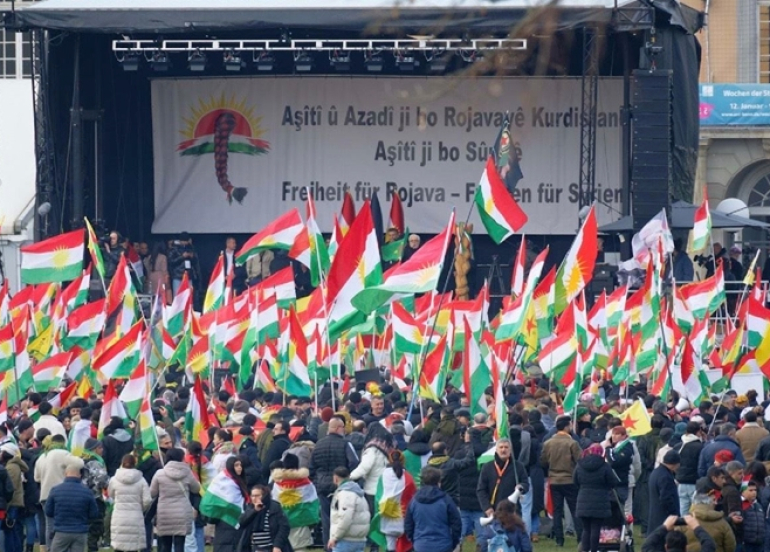 Li Bonnê bi hezaran hezar kes ji bo Rojavayê Kurdistanê bûn yek deng