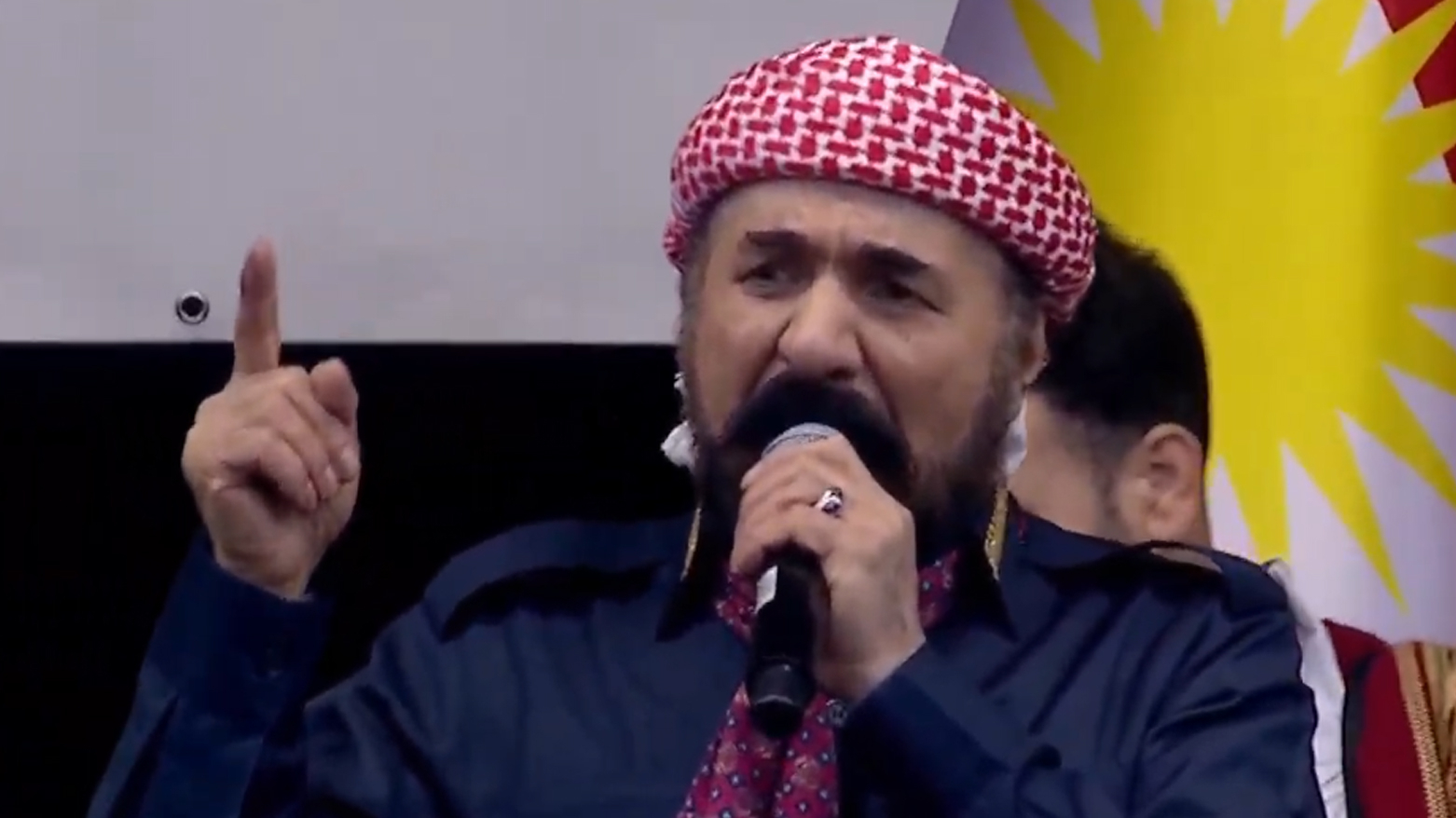 Şivan Perwer: Hewildanên Serok Barzanî bo Rojava îsbat kir ku Kurd ne bêxwedî ne
