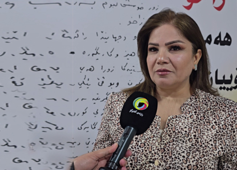 جەنا زەكی  میدیاكار لە ڕادیۆی زاخۆ:  منداڵان كۆمەڵێك بیرۆكە و ڕەفتار لەو سایتانەوە وەردەگرن كە بە هیچ شێوەیەك لەگەڵ بەهاكانی خێزان و دابونەریتی كۆمەڵگەی ئێمەدا ناگونجێن