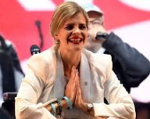 اليمينية لورا فرنانديز تفوز برئاسة كوستاريكا من الجولة الأولى