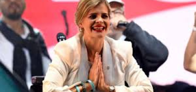 اليمينية لورا فرنانديز تفوز برئاسة كوستاريكا من الجولة الأولى