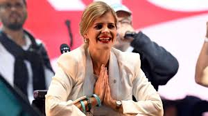 اليمينية لورا فرنانديز تفوز برئاسة كوستاريكا من الجولة الأولى