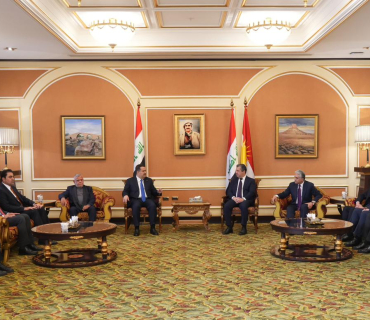 شاندێکی باڵای چوارچێوەی هەماهەنگی گەیشتە هەولێر و لە لایەن سەرۆکوەزیران مەسرور بارزانییەوە پێشوازی لێ کرا.