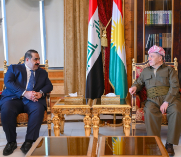 لە پیرمام، سەرۆک مەسعود بارزانی پێشوازی لە موسەننا سامەرائی سەرۆکی هاوپەیمانێتی عەزم کرد.