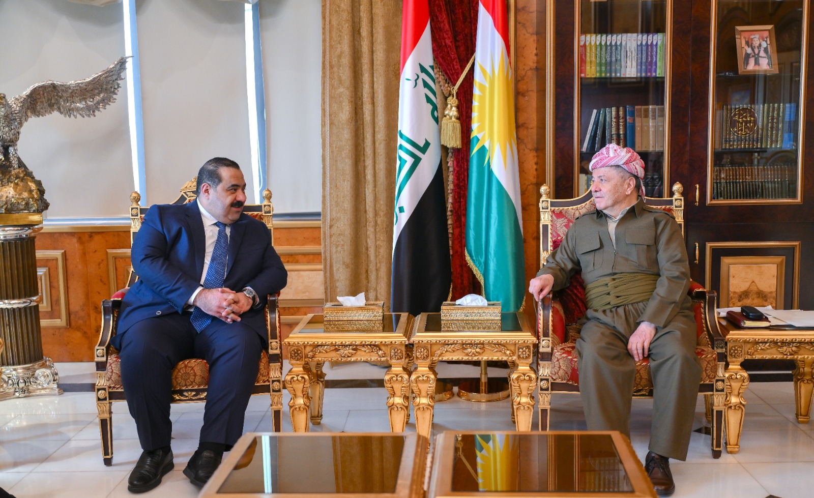 لە پیرمام، سەرۆک مەسعود بارزانی پێشوازی لە موسەننا سامەرائی سەرۆکی هاوپەیمانێتی عەزم کرد.