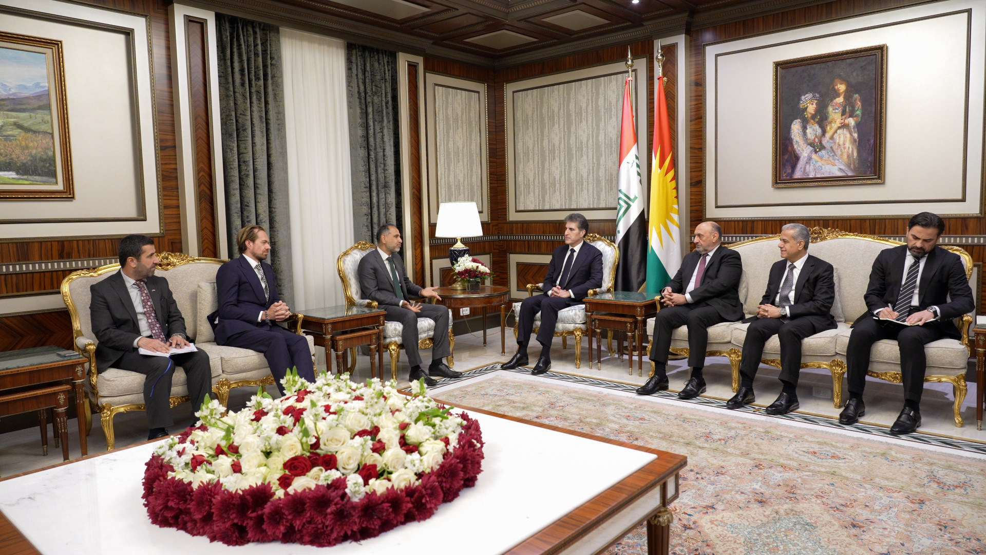 نـێــچيرڤــان بـــارزانــى، سه‌رۆكى هه‌رێمى كوردستان، پێشوازيى له‌ به‌ڕێز ئيرفان سديق، باڵیۆزی بەریتانیا له‌ عێراق و شاندێكى ياوه‌رى كرد.