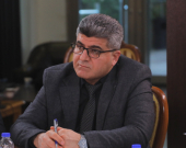 د.جەلال ئەحمەد ئەندامی بازنەی گفتوگۆ:  مرۆڤ بووە بە ڕۆبۆت و كۆیلەی ئامێری كۆمپانیا و سەرمایەدارەكان، بە جۆرێك بۆ ئەنجامدانی سادەترین كار و پێداویستی دەبێ ئامراز یا ئامێرێك بەكار بهێنێت