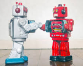 «مولتبوك»... أول موقع تواصل اجتماعي لروبوتات الذكاء الاصطناعي