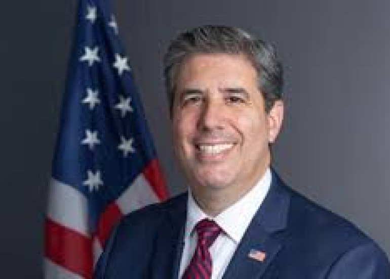 مايكل ريغاس :نسعى إلى نزع سلاح الجماعات المسلحة في العراق