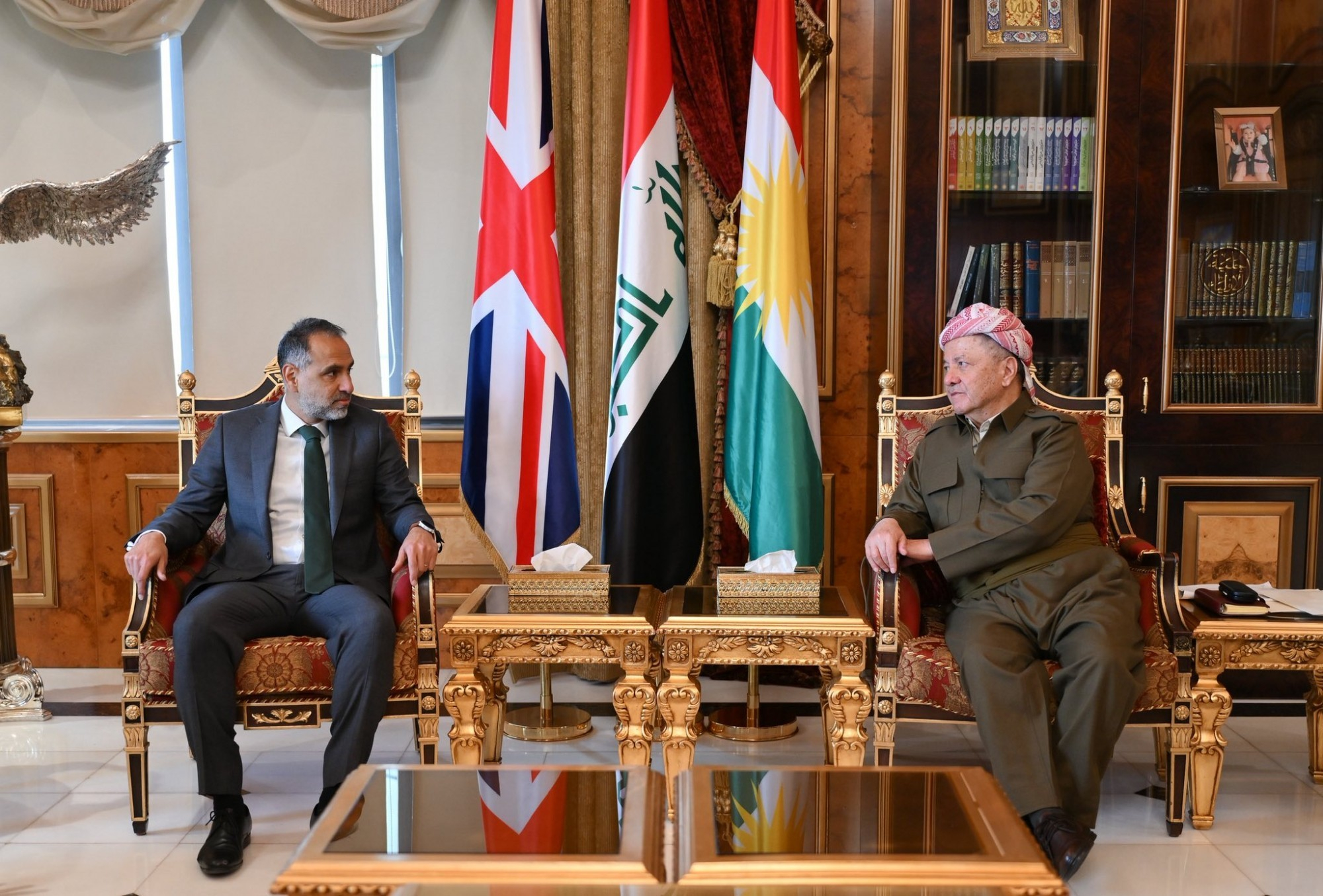 Serok Barzanî pêşwaziya     Balyozê Brîtanyayê li Iraqê kir