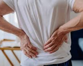 عادات يومية شائعة تزيد آلام الرقبة والظهر