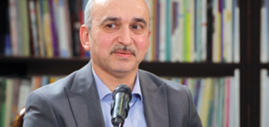 د.ڕەزوان سەدیق  پسپۆر و تایبەتمەند لە پەروەردەی دەروونی لە زانكۆی دهۆك:  پێویستە خێزانەكان خشتەیەكی كاتی دیاریكراویان هەبێت بۆ بەكارهێنانی ئینتەرنێت، تاوەكو ڕێگری بكرێت لە ئالوودەبوون و كاتێكی زیاتر بۆ قسەكردنی ڕووبەڕوو بڕەخسێت