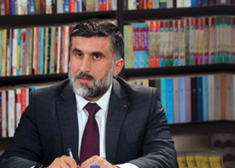 د.كاروان كاكەبرا  سەرۆكی بەشی دەروونزانی لە زانكۆی سۆران:   لە توێژینەوەیەكماندا كە ٦٥٥ منداڵی خوار تەمەن ١٢ ساڵی گرتەوە، دەركەوت ٥٣٪ی منداڵان ئالوودەی بەكارهێنانی شاشە و ئینتەرنێتن