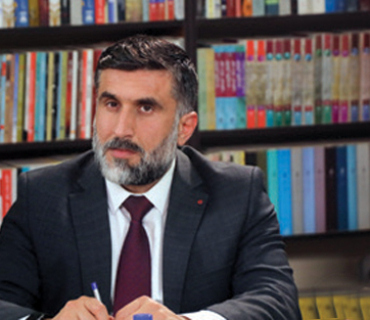 د.كاروان كاكەبرا  سەرۆكی بەشی دەروونزانی لە زانكۆی سۆران:   لە توێژینەوەیەكماندا كە ٦٥٥ منداڵی خوار تەمەن ١٢ ساڵی گرتەوە، دەركەوت ٥٣٪ی منداڵان ئالوودەی بەكارهێنانی شاشە و ئینتەرنێتن