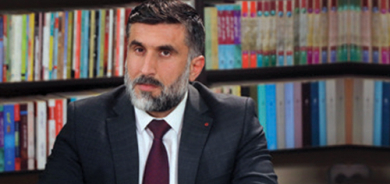 د.كاروان كاكەبرا  سەرۆكی بەشی دەروونزانی لە زانكۆی سۆران:   لە توێژینەوەیەكماندا كە ٦٥٥ منداڵی خوار تەمەن ١٢ ساڵی گرتەوە، دەركەوت ٥٣٪ی منداڵان ئالوودەی بەكارهێنانی شاشە و ئینتەرنێتن