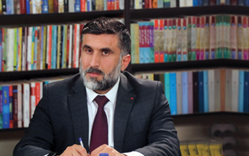 د.كاروان كاكەبرا  سەرۆكی بەشی دەروونزانی لە زانكۆی سۆران:   لە توێژینەوەیەكماندا كە ٦٥٥ منداڵی خوار تەمەن ١٢ ساڵی گرتەوە، دەركەوت ٥٣٪ی منداڵان ئالوودەی بەكارهێنانی شاشە و ئینتەرنێتن