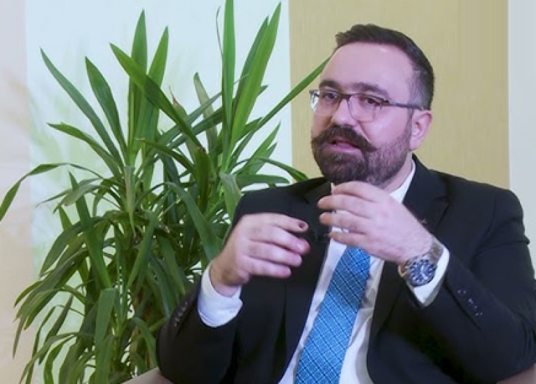 ئانۆ جەوهەر  وەزیری گواستنەوەی گەیاندنی حكومەتی كوردستان:  لەسەر ڕێنمایی سەرۆكی حكومەتی هەرێمی كوردستان پاكێجی ئەنتەرنێتی خێزانییان هەیە و ئێستا خێزانەكان دەتوانن سوود لە بەرنامەكانی سەرپەرشتیاری خێزانی وەربگرن