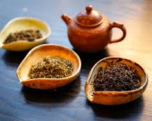 الشاي الأسود مقابل الأعشاب... أيهما يحتوي على مضادات أكسدة أكثر؟