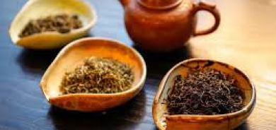 الشاي الأسود مقابل الأعشاب... أيهما يحتوي على مضادات أكسدة أكثر؟