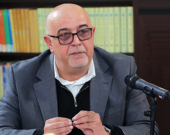 د.گۆڤەند ساڵح   مامۆستا لە بەشی زانستەكانی كۆمپیوتەر لە زانكۆی كوردستان:  ئەگەر ئینتەرنێت و مۆبایل مەترسیدار بن، ئەوا ئەی ئای (AI) هەزاران جار مەترسیدارترە، ئەگەر نەزانین چۆن بەكاری بهێنین