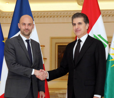 نــێــچــیــرڤـــان بـــارزانـــی ســـەرۆکی هه‌رێمی كوردستان  پێشوازیی لە  ژان نۆێل بارۆ وەزیری دەرەوەی فەرەنسا دەکات