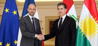 نــێــچــیــرڤـــان بـــارزانـــی ســـەرۆکی هه‌رێمی كوردستان  پێشوازیی لە  ژان نۆێل بارۆ وەزیری دەرەوەی فەرەنسا دەکات