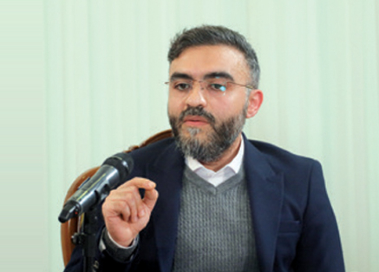 د.مستەفا ئەتروشی  پسپۆڕ لە زانستەكانی كۆمپیوتەر و تەكنەلۆژیای ڕۆبۆتیك:  حكومەت دەبێت پابەند بێت بەوەی هیچ دەرگایەكی لاوەكی (Bypass) لە سیستمی دیجیتاڵیدا نەهێڵێتەوە، تاوەكو هاووڵاتی بڕوای بە دادپەروەریی سیستمەكە هەبێت