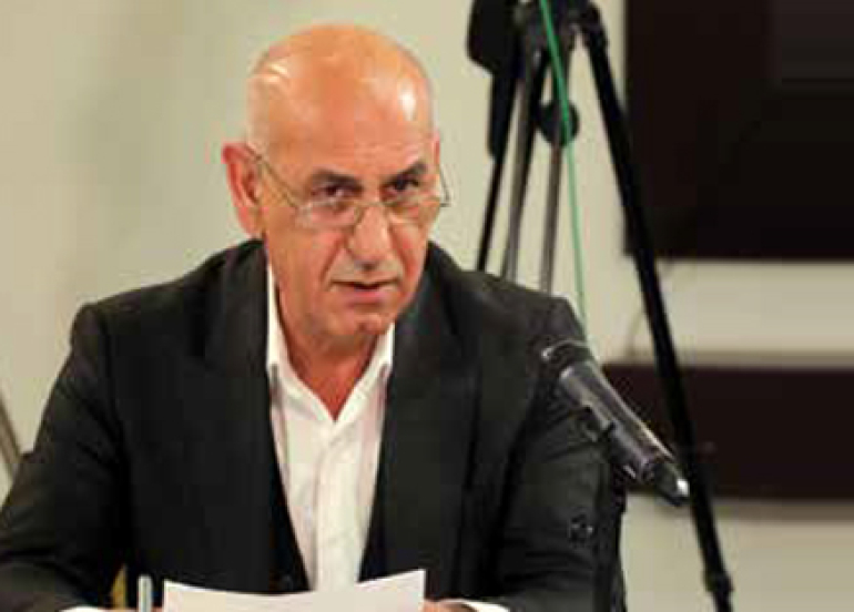 عەقید حەكیم عومەر  بەڕێوەبەری بەشی پۆلیسی كۆمەڵگە لە هەولێر:  لە بەڕێوەبەرایەتیی پۆلیسی كۆمەڵگە لە هەولێر هۆبەی تایبەت بە تاوانە ئەلیكترۆنییەكان هەیە لەگەڵ هێڵی گەرمی تایبەت بۆ تۆماركردنی سكاڵا