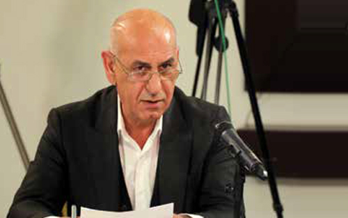 عەقید حەكیم عومەر  بەڕێوەبەری بەشی پۆلیسی كۆمەڵگە لە هەولێر:  لە بەڕێوەبەرایەتیی پۆلیسی كۆمەڵگە لە هەولێر هۆبەی تایبەت بە تاوانە ئەلیكترۆنییەكان هەیە لەگەڵ هێڵی گەرمی تایبەت بۆ تۆماركردنی سكاڵا