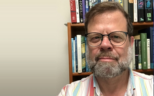 Aviel Roshwald, Profesorê Dîrokê li Zanîngeha Georgetown li Amerîkayê ji bo Gulan: Globalîzmê nekariye cihê nasyonalîzmê bihejîne