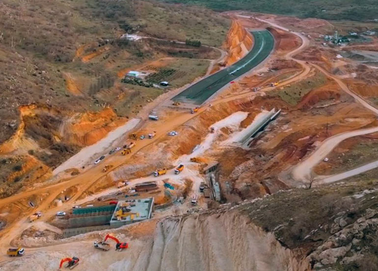 بتكلفة 135 مليار دينار.. إنجاز 75% من أعمال مشروع طريق (إتيت - باعذرة) الاستراتيجي