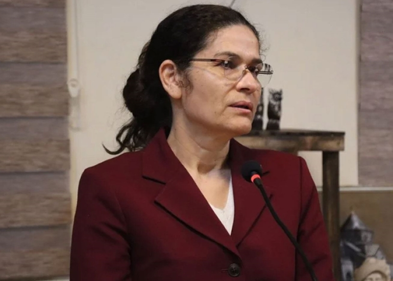 Îlham Ehmedê hişyarî da: Lîstikên mezin hene