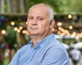 پڕۆفیسۆر سینیشا مالیێشێڤیچ  تیۆریست لە بواری ناسیۆنالیزم و جەنگ و توندوتیژی بۆ گوڵان:     كورد وەك نەتەوەیەكی گەورە سەلماندوویەتی كە شایستەی دەوڵەتە و دەتوانێت دامەزراوەكانی بە ڕێكوپێكی بەڕێوە ببات