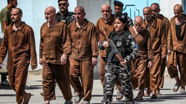 گواستنەوەی دەستگیرکراوانی داعش لە سوریاوە بۆ عێراق